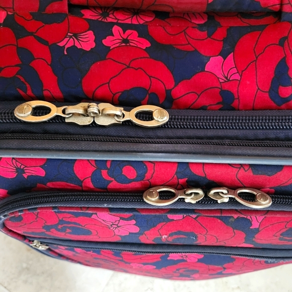 American Flyer Red Rose Suitcase Spinner Luggage 27 x 16 x 8 - Picture 4 of 11